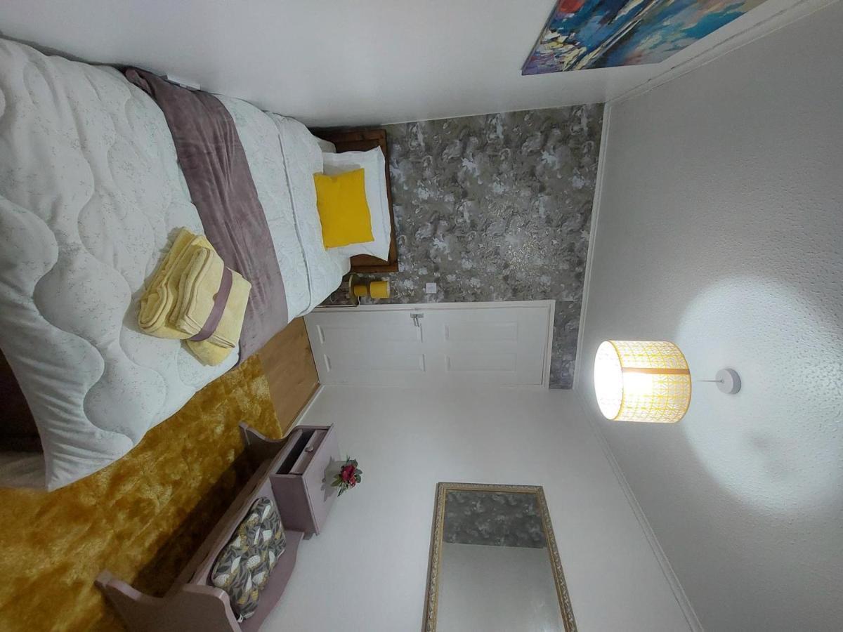 Lovely 2-Bed House In The Heart Of Woodhouse Leeds Leeds  Esterno foto