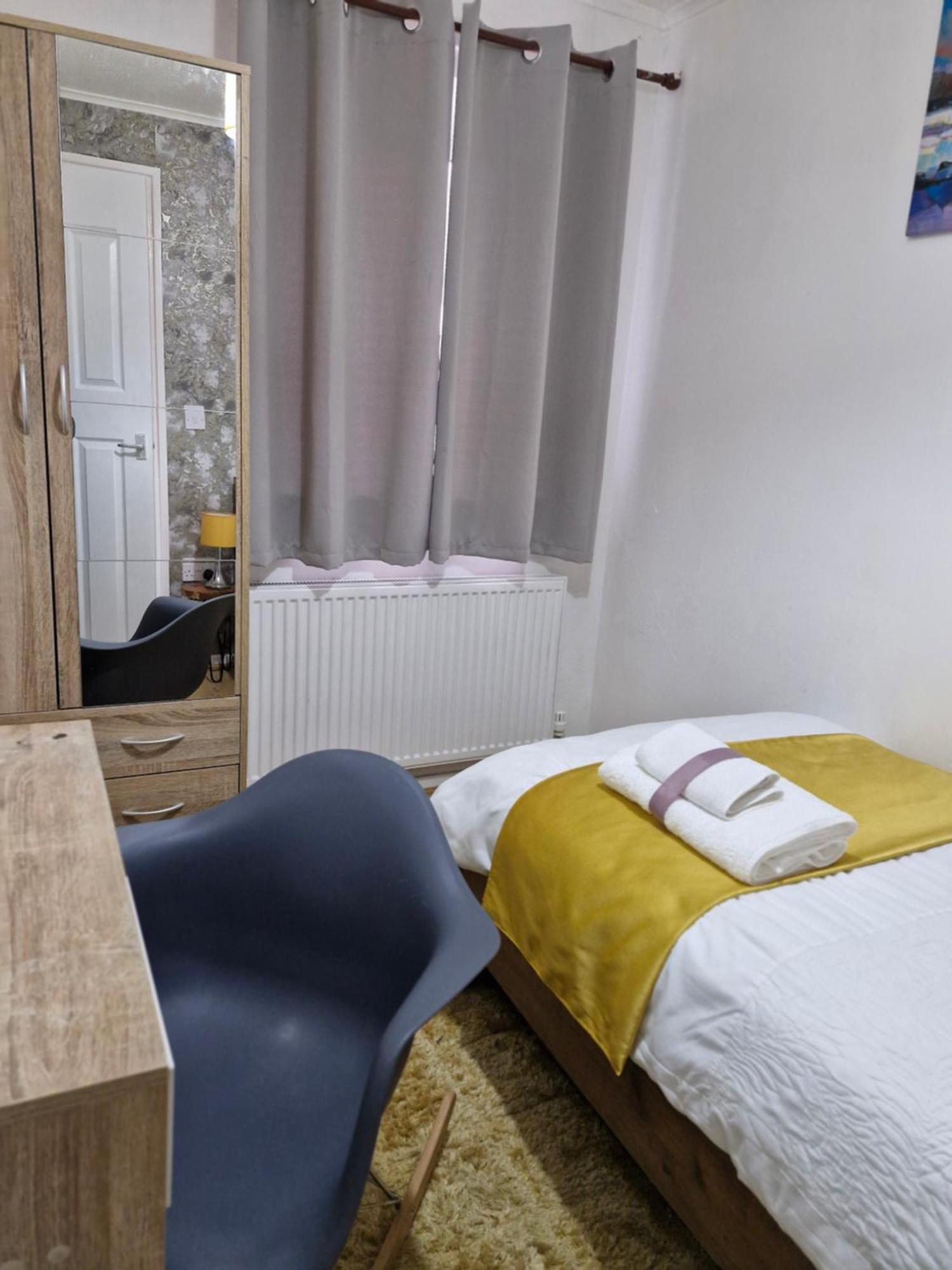 Lovely 2-Bed House In The Heart Of Woodhouse Leeds Leeds  Esterno foto